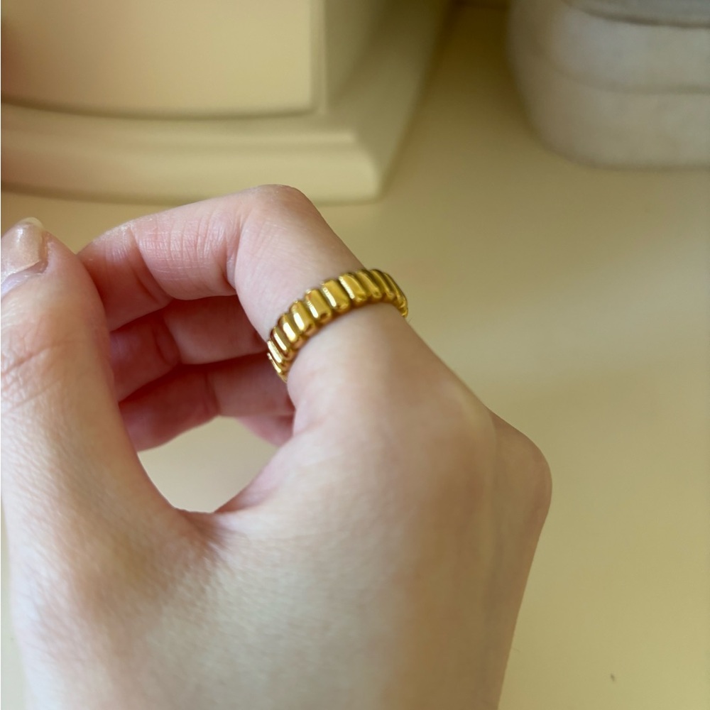 Gold ring size 5